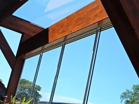 Glas Schiebewandsystem für Terrassendach mit vier Glasscheiben