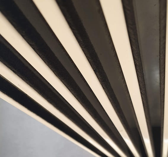 Bürstendichtungen in der oberen Führungsschiene